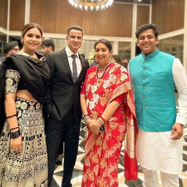 ronit-roy-and-wife-also-ravi-kishan-were-seen-at-the-wedding