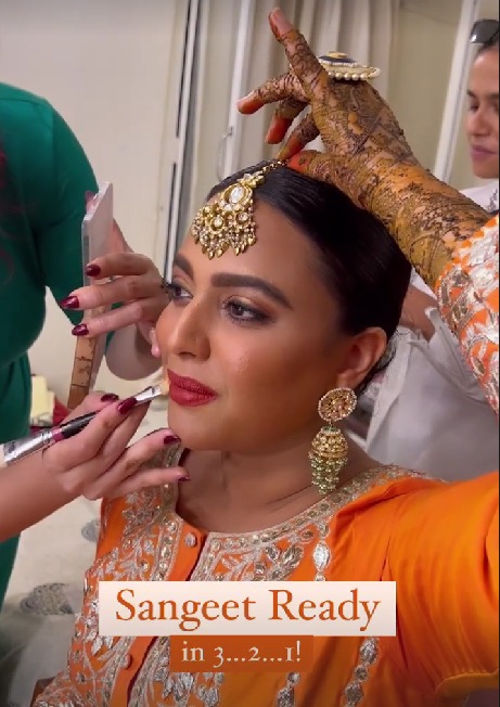 Swara-gets-ready-for-Sangeet