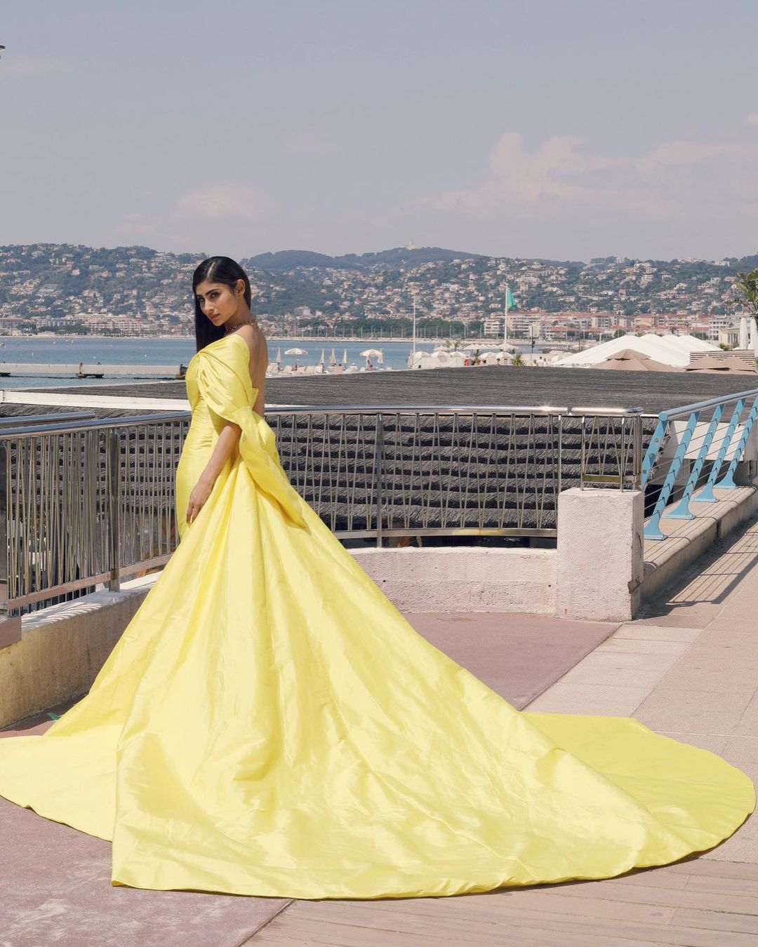 Mouni-Roy-stuns-in-a-yellow-dress