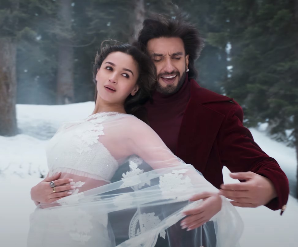 Alia-Ranveer snow look 3