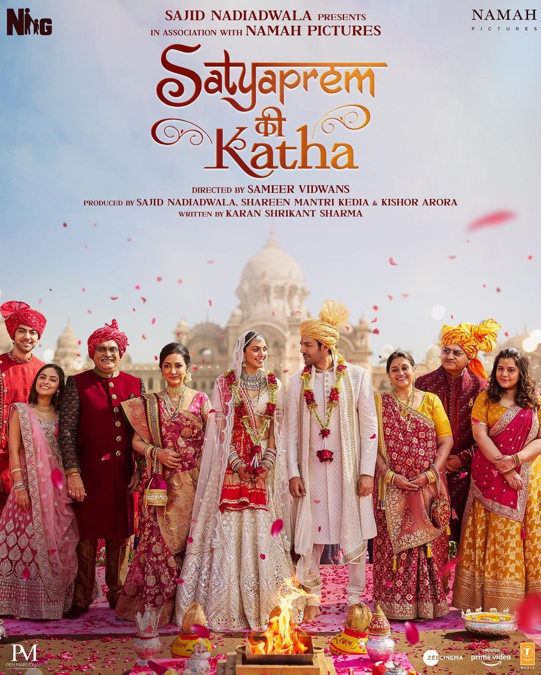 Kartik-Aaryan-and-Kiara-Advani-look-madly-in-love-in-SatyaPrem-Ki-Katha-poster