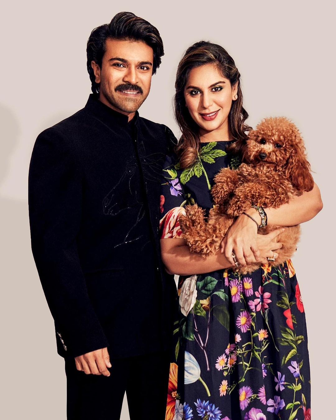 Ram-Charan-poses-with-his-wife-Upasana