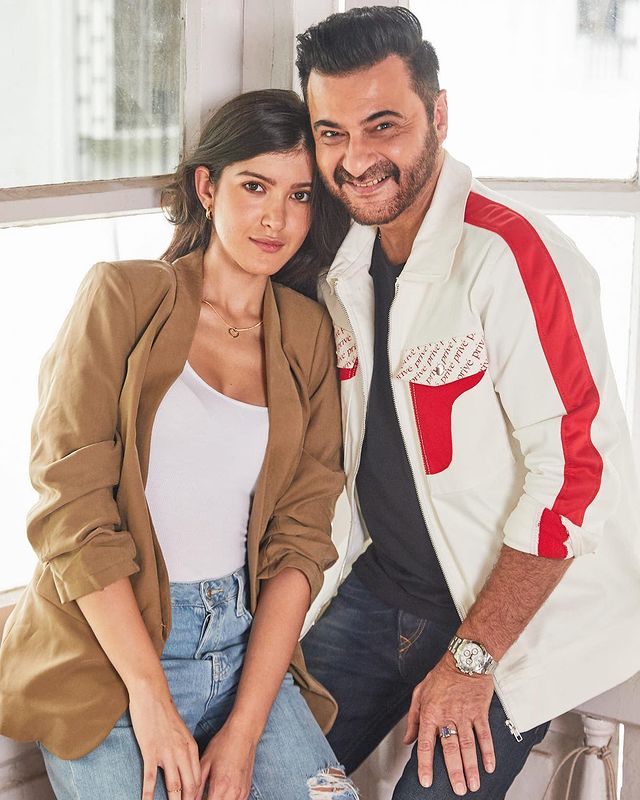 Shanaya-kapoor-and-sanjay-kapoor