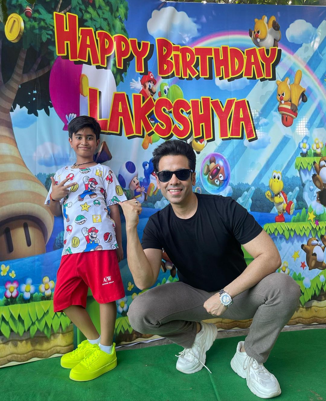 Tusshar-Kapoor-with-his-son-Laksshya