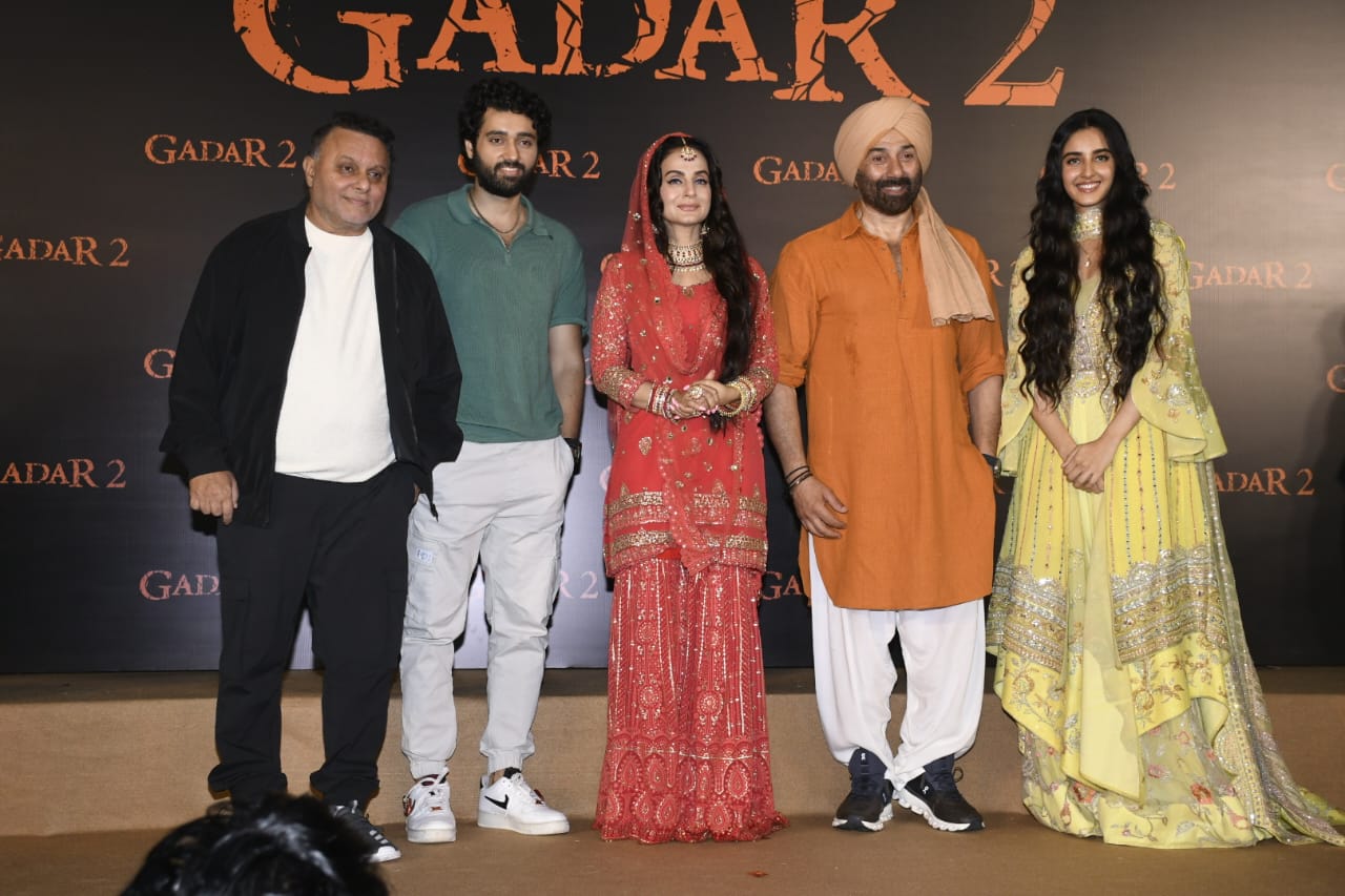Anil Sharma with the cast of Gadar 2