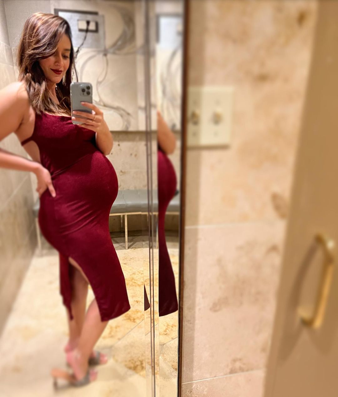 Ileana DCruz flaunts baby bump