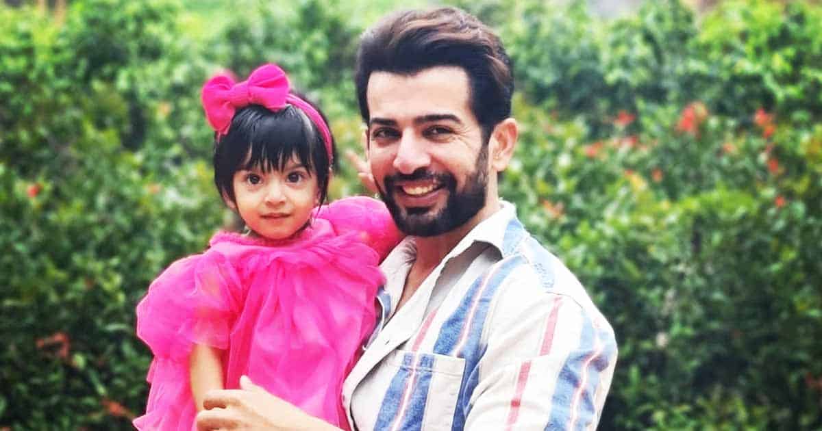 Jay Bhanushali poses with daughter