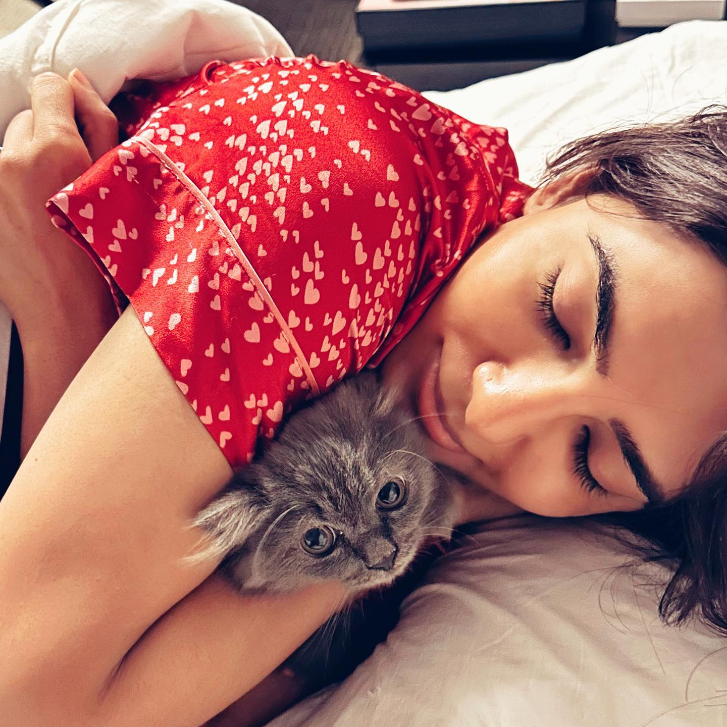 Samantha Ruth Prabhu cuddling her furry friend