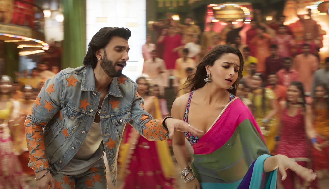 Alia Bhatt and Ranveer Singh in What Jhumka song