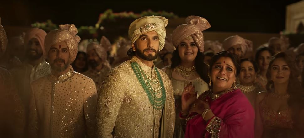 ranveer-singh-awestruck-looking-at-alia-bhatt-bridal-avatar-rocky-aur-rani-kii-prem-kahaani