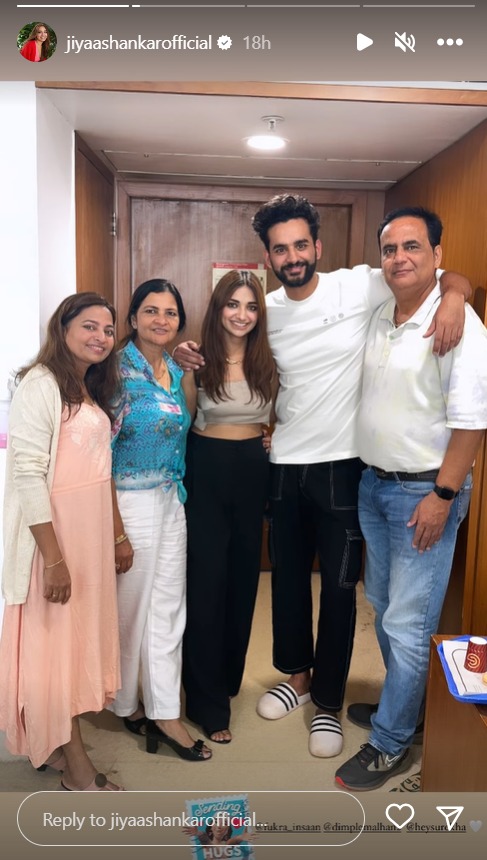 Jiya Shankar and Abhishek Malhan pose with their parents