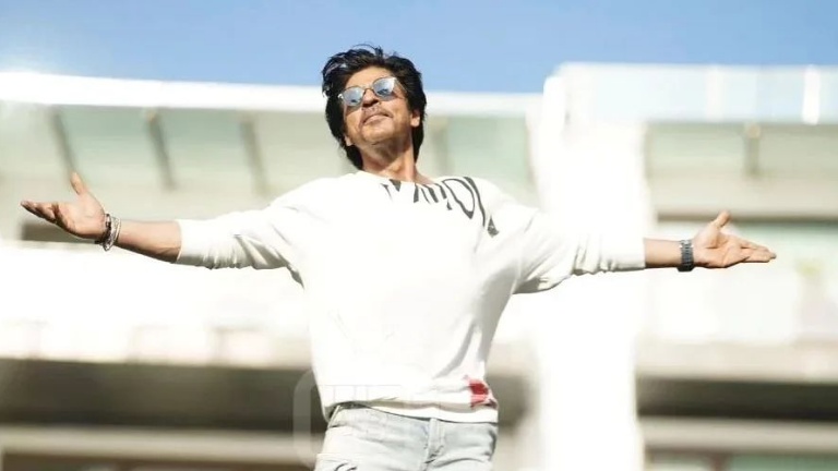 Bigg Boss 17 – Watch how Munawar Faruqui recreates Shah Rukh Khan's iconic  pose