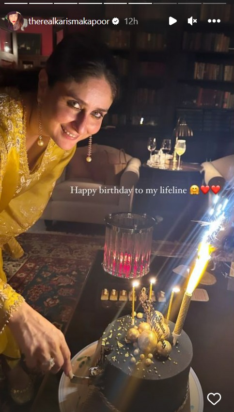 Kareena-cuts-her-birthday-cake