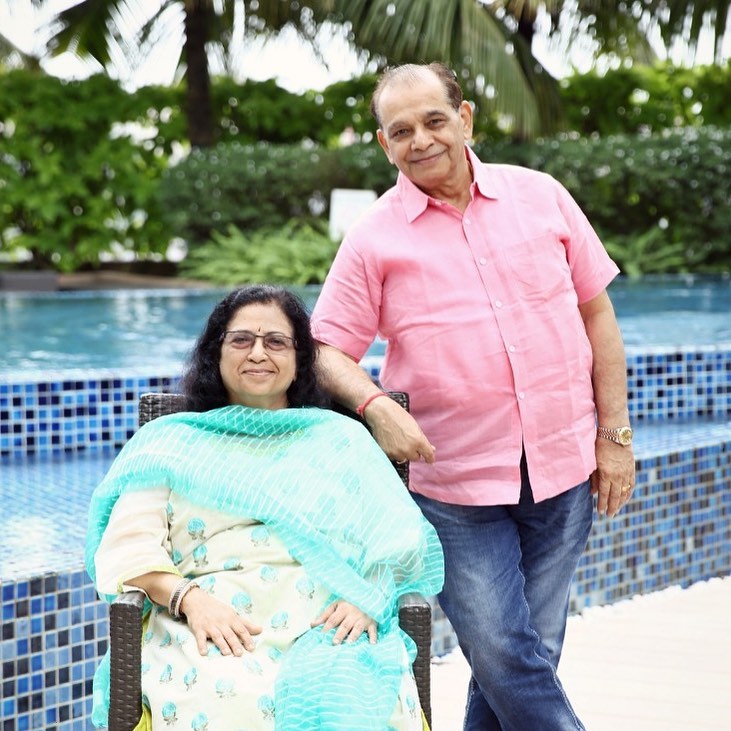 Kiku Sharda's parents