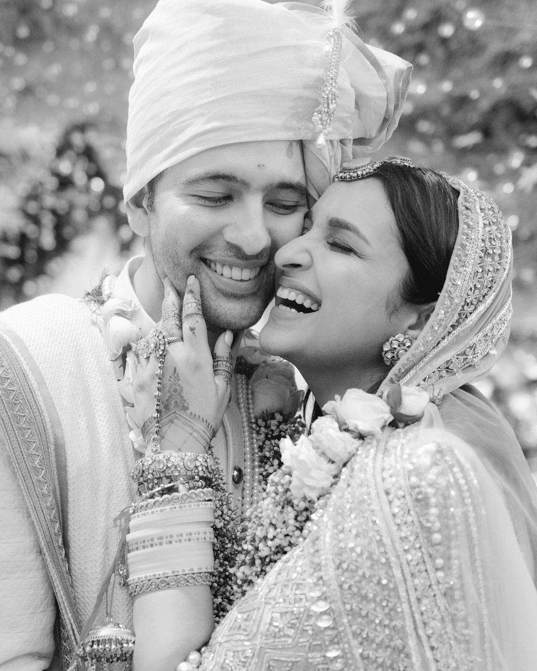 Parineeti Chopr and Raghav Chadha wedding photo