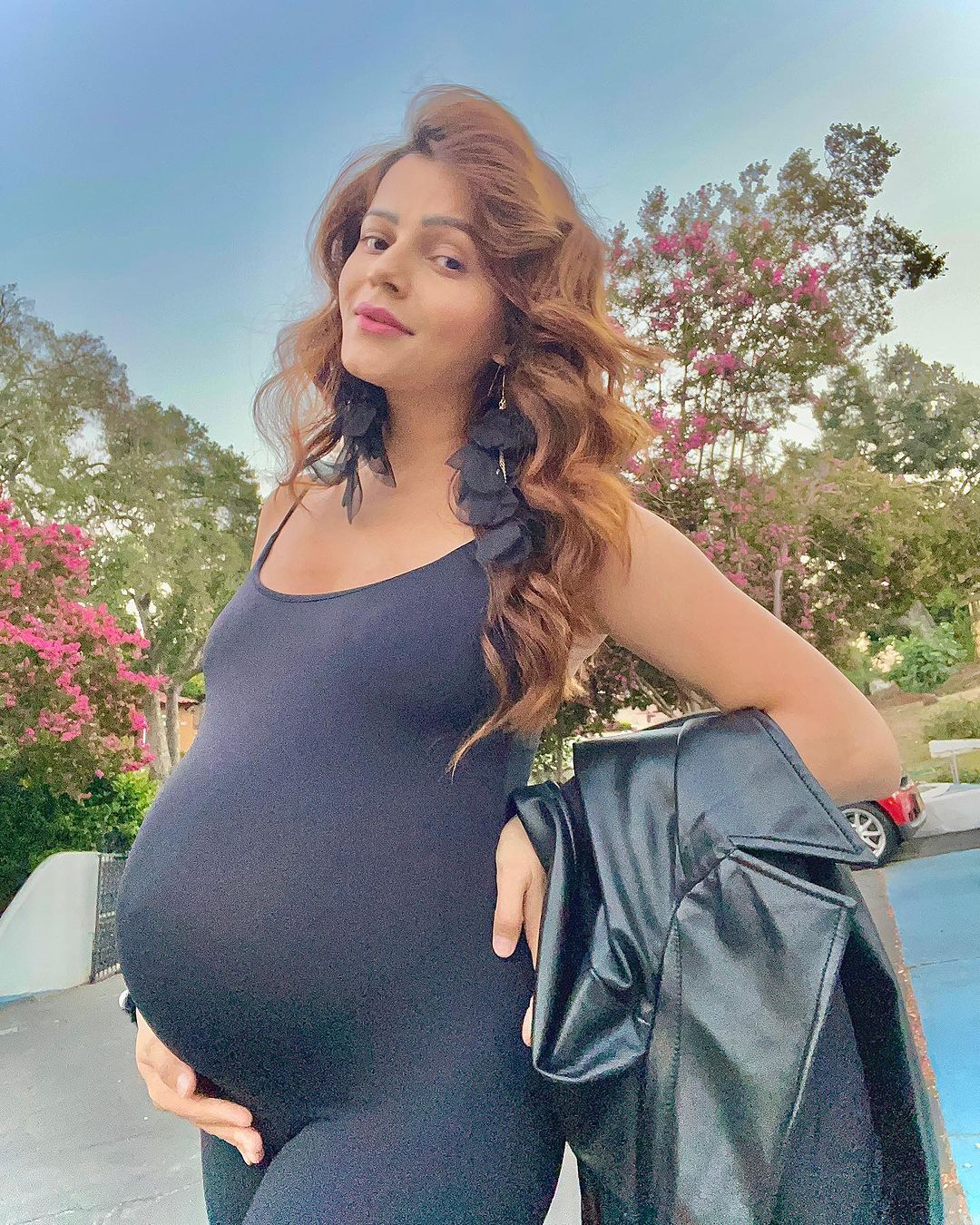 Rubina Dilaik flaunts baby bump