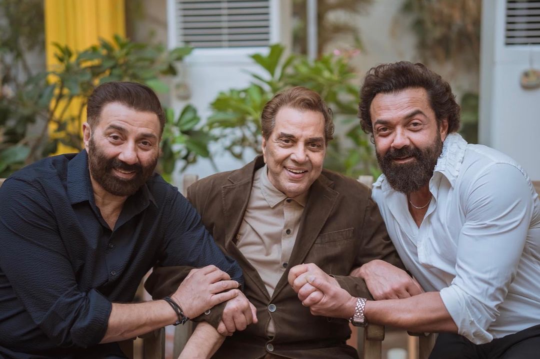 Sunny Deol praises with Dharmendra and Bobby Deol