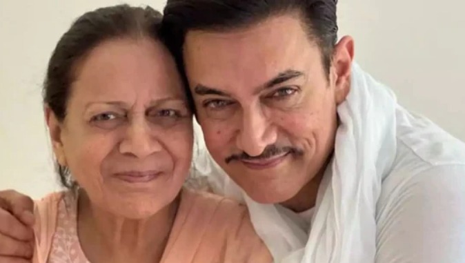 Aamir Khan with his mother