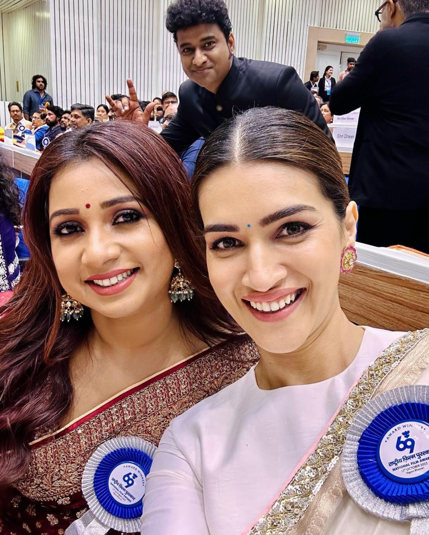 Shreya Ghoshal with Kriti Sanon at the National Awards ceremony
