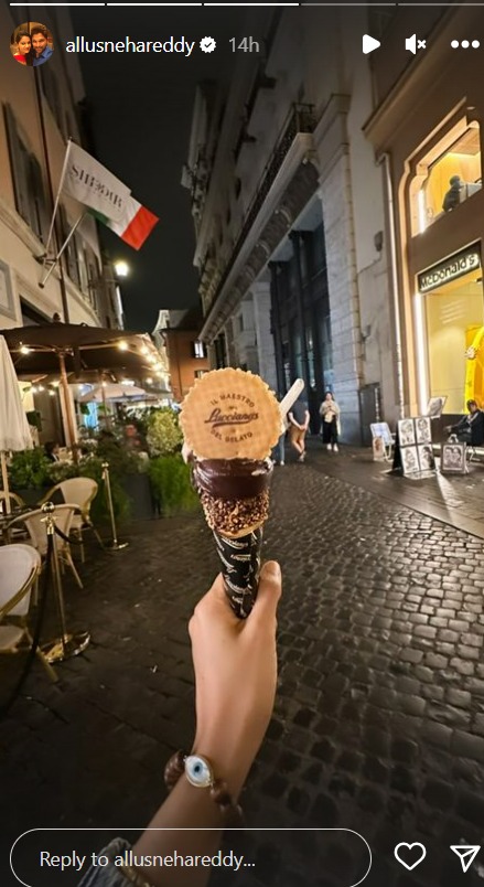 Sneha Reddy enjoys in Rome
