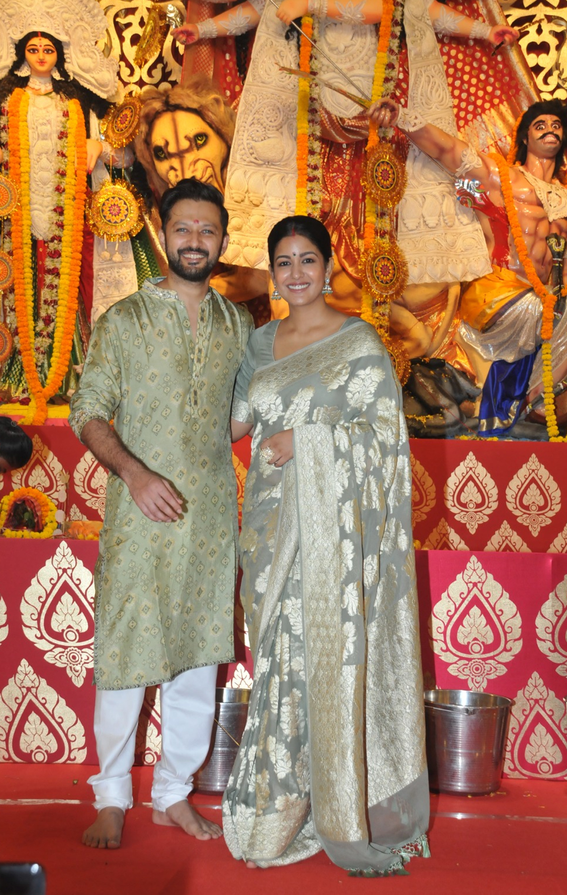 Vatsal Sheth and Ishita Dutta celebrate Saptami