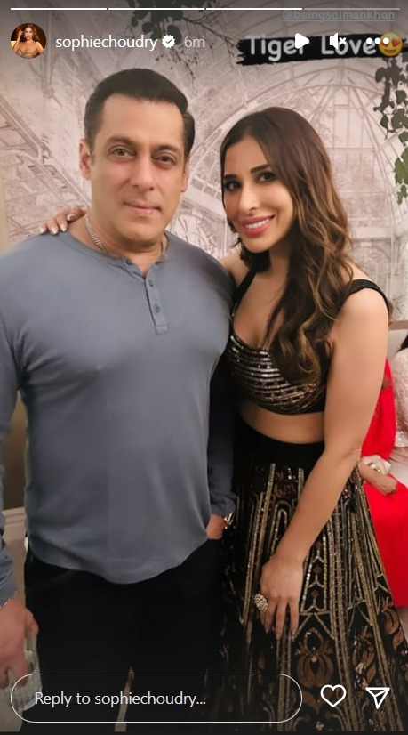 Salman Khan keeps it stylish as he poses with Sophie Choudry