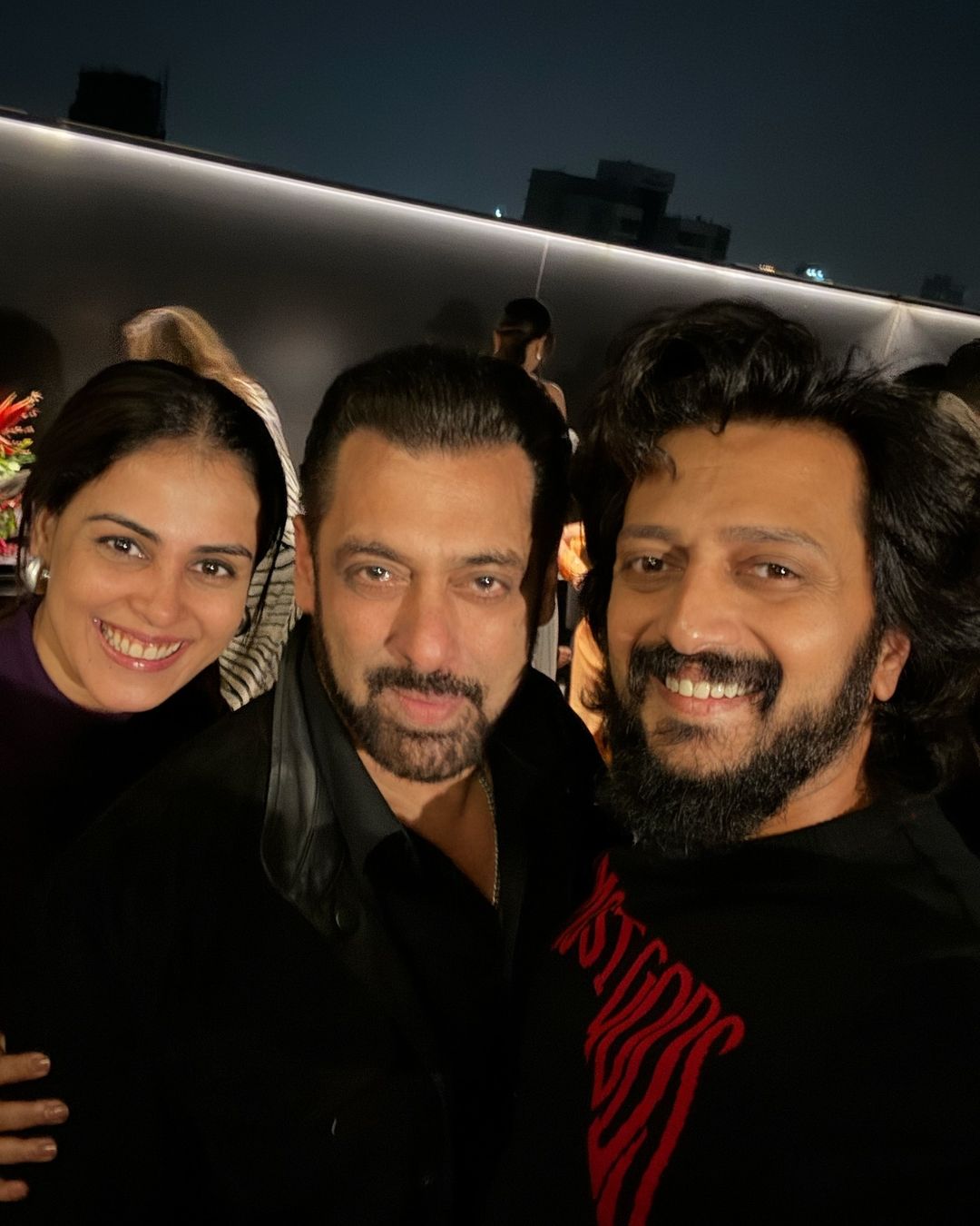 Riteish Deshmukh shares lovely photo to wish Salman Khan