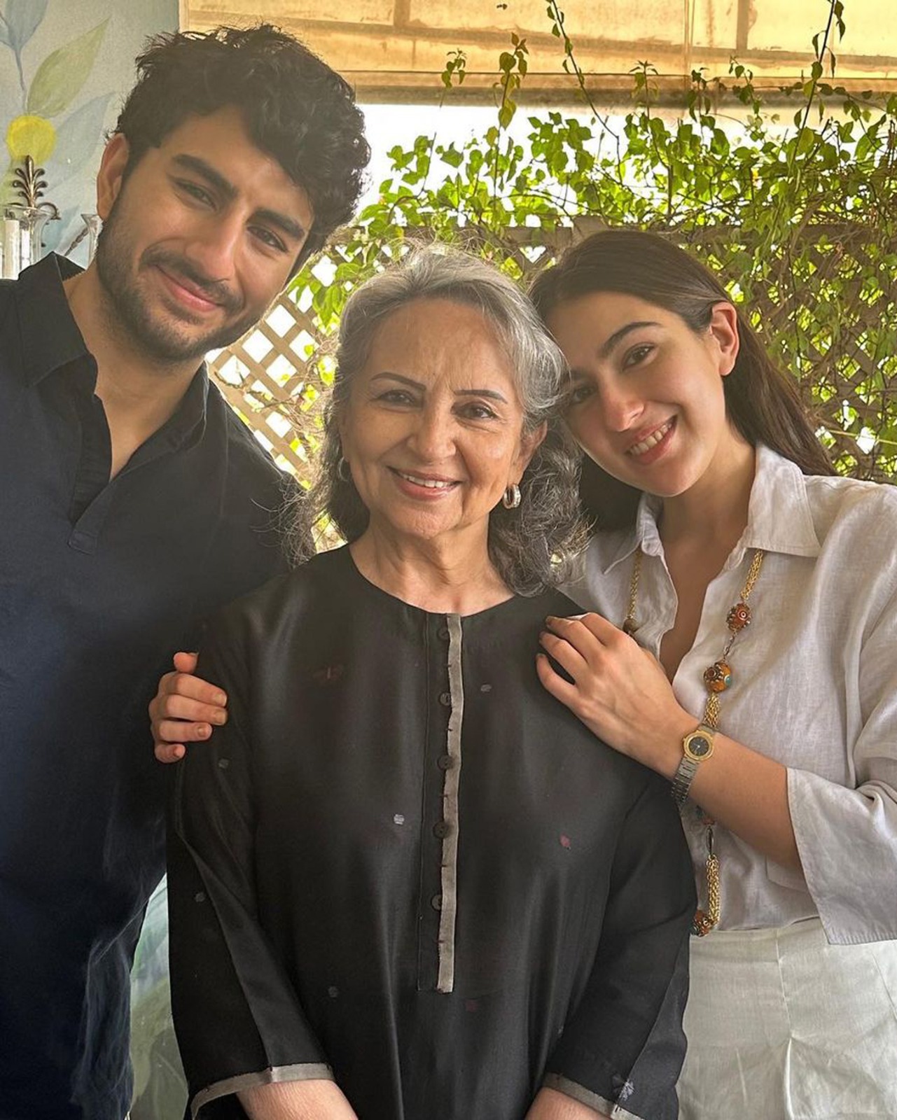 Sara Ali Khan and Ibrahim poses with grandmother
