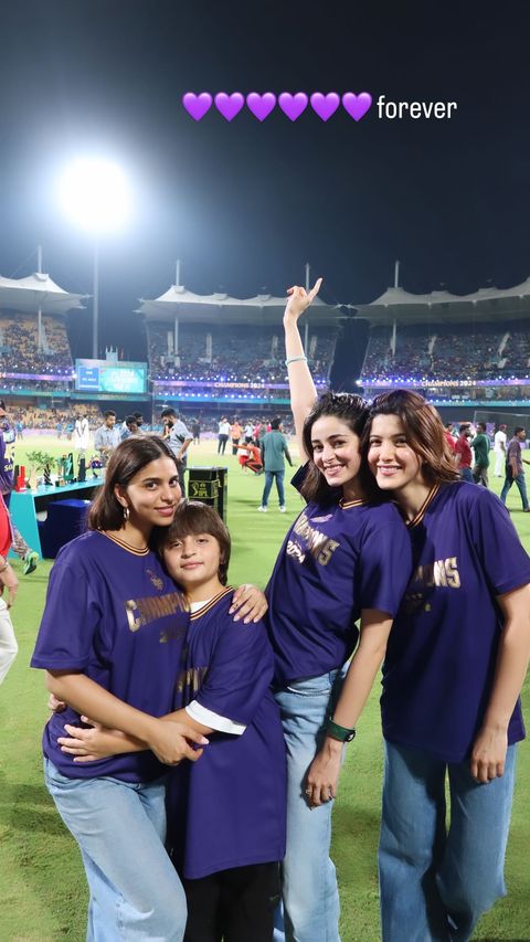 Suhana Khan with Ananya Panday and Shanaya Kapoor after KKR's win
