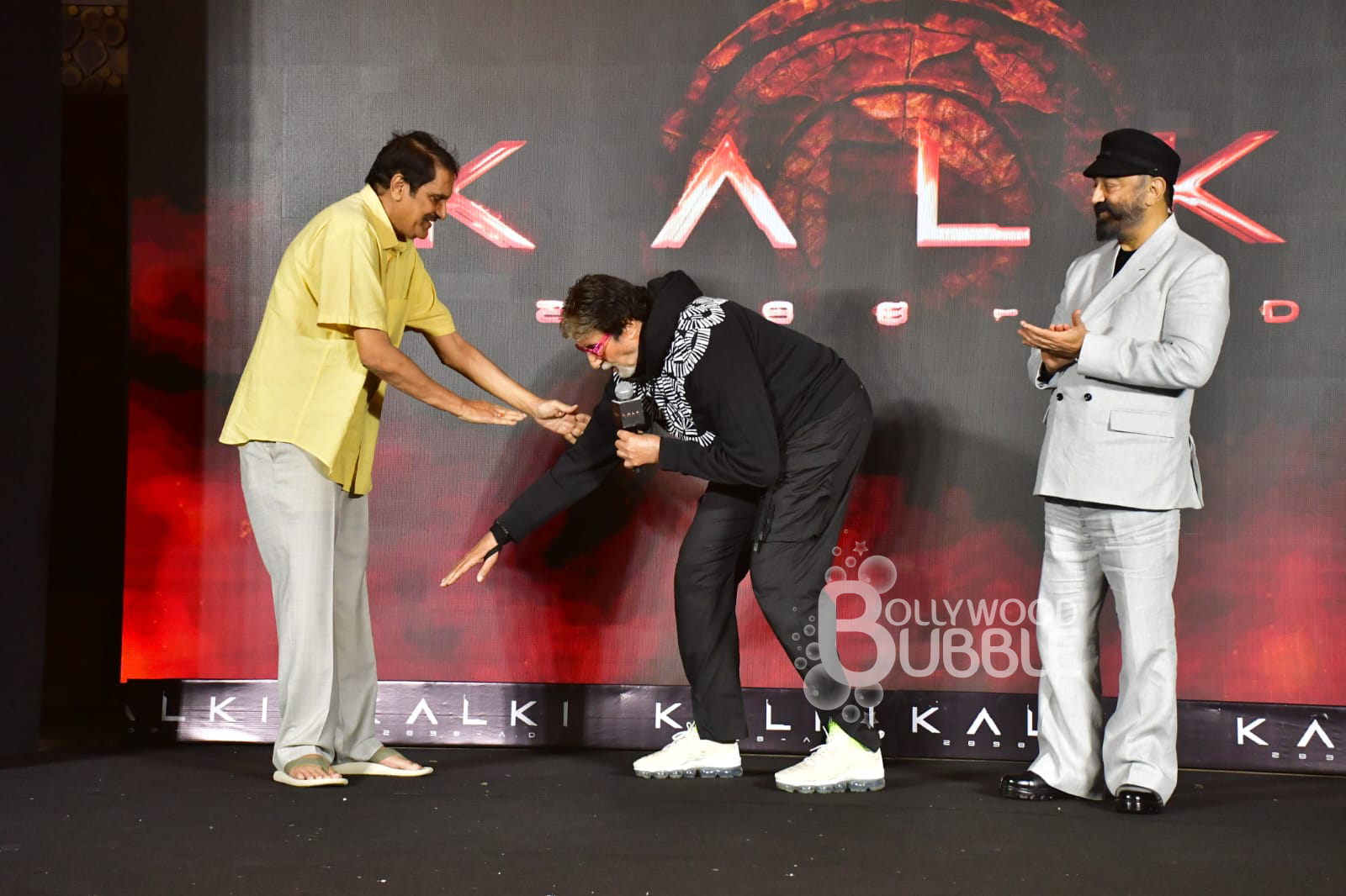 Amitabh Bachchan touches producer's feet