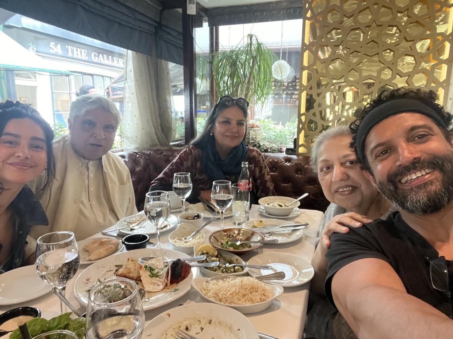 Shabana Azmi with Javed Akhtar, Honey Irani, Farhan and Shibani