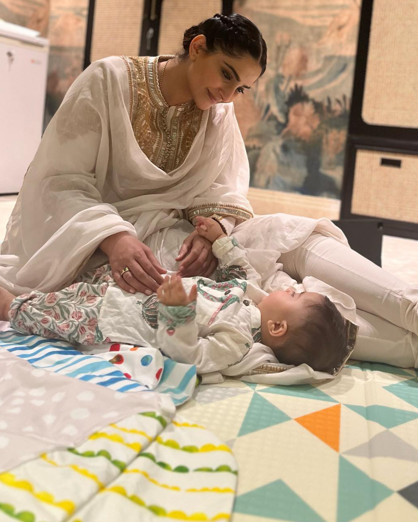 Sonam Kapoor gazing at her son is the best feeling