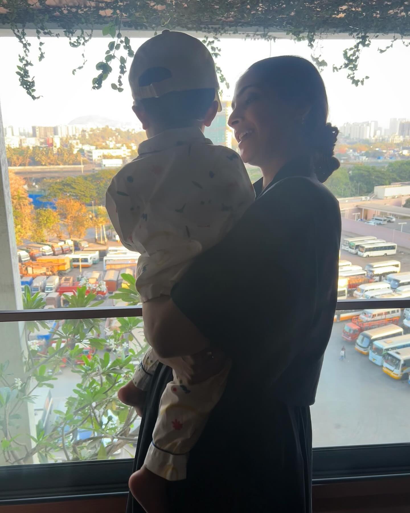 Sonam Kapoor seems to do a little chat with her son