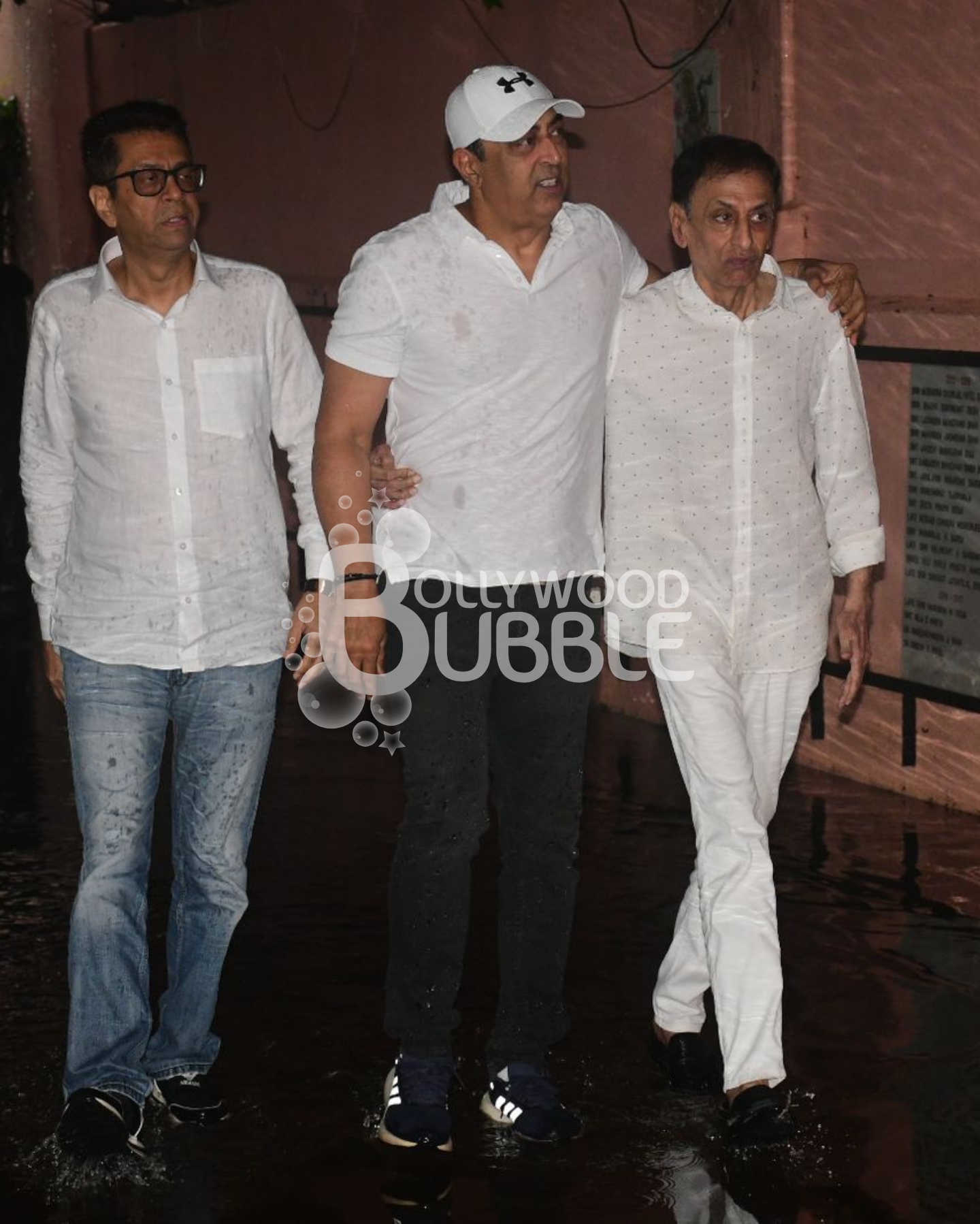 Vidhu Vinod Chopra at Tishaa Kumar’s funeral