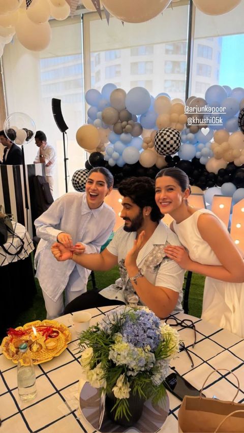 Arjun Kapoor along with sisters Khushi and Shanaya Kapoor