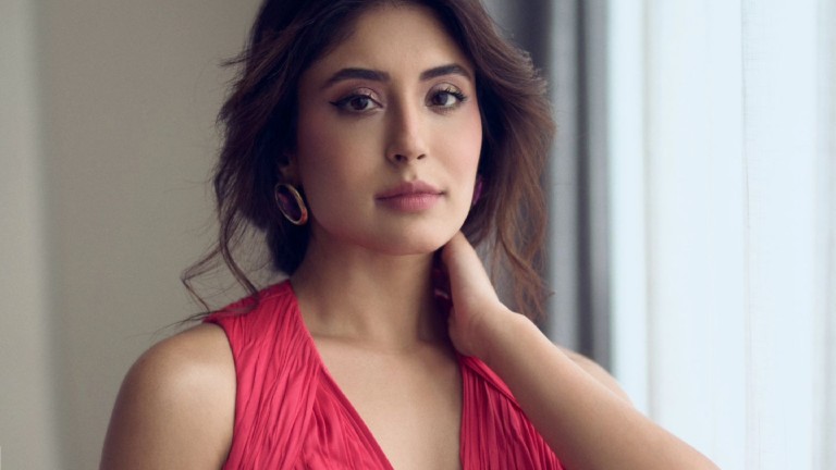 kritika kamra,