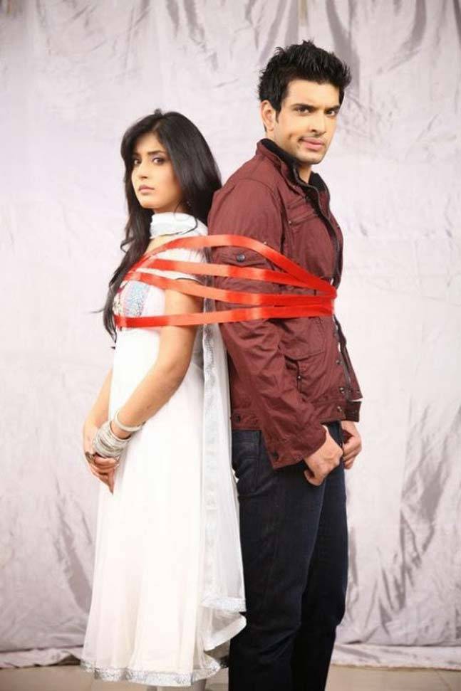 Kritika Kamra & Karan Kundrra in Kitani Mohabbat Hai