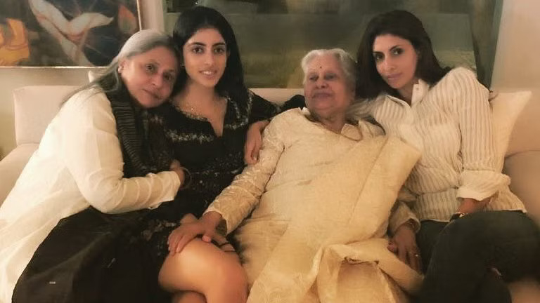 Jaya Bachchan with family and mother Indira Bhaduri