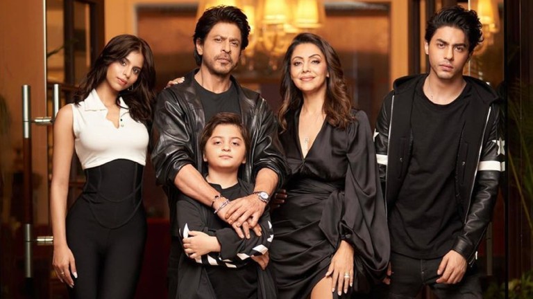 shah rukh khan, aryan khan, suhana khan, abram khan,